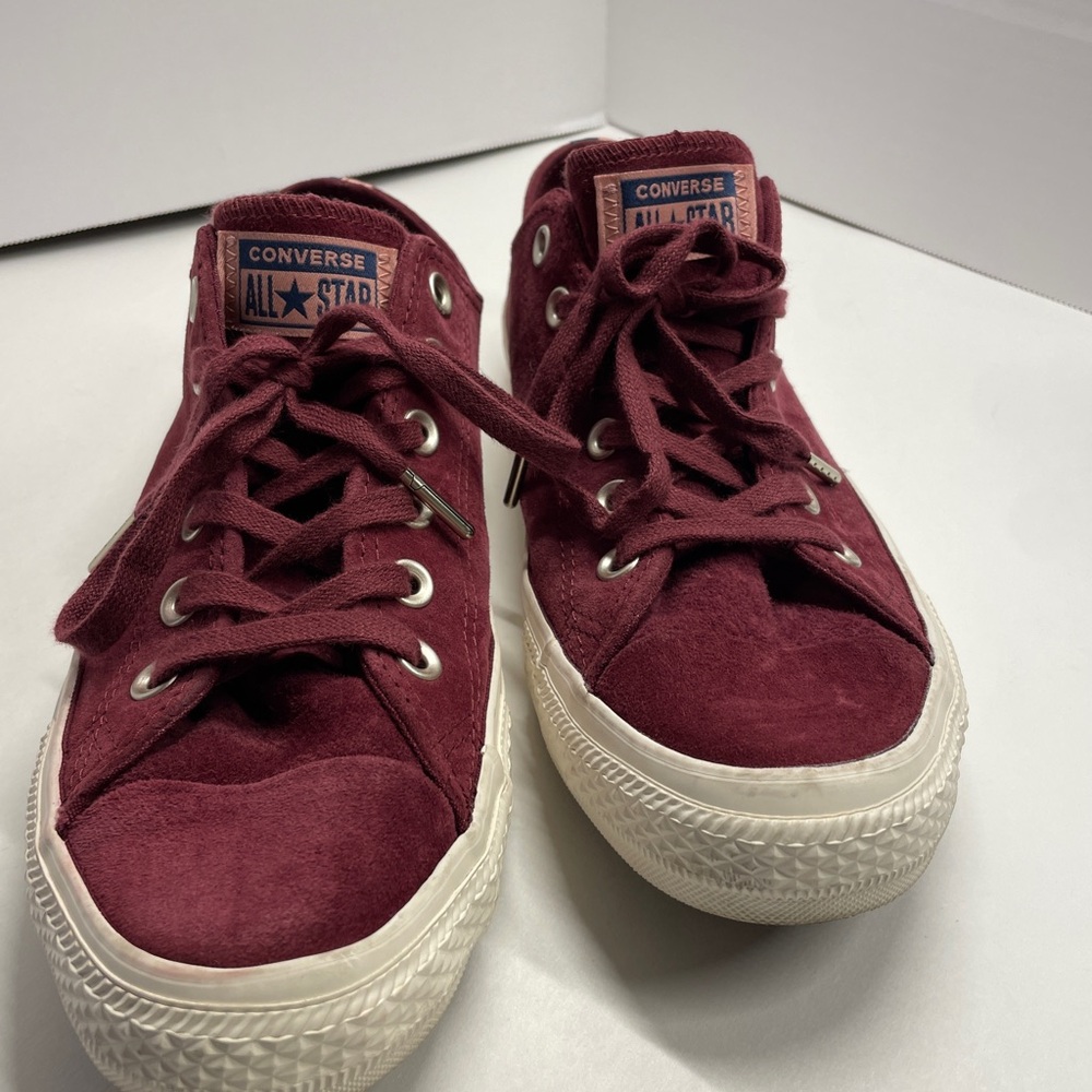 Converse Burgundy suede low top men’s 7 - firm amazing price